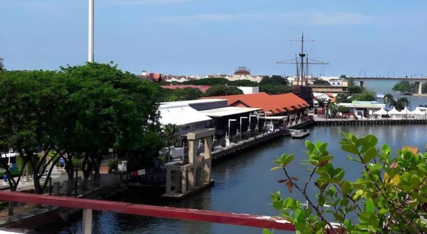 Styles Hotel Malacca Bagian luar foto